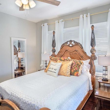 Stunning 3 Bedroom Home Near Dt Alamodome - Riverwalk サンアントニオ エクステリア 写真