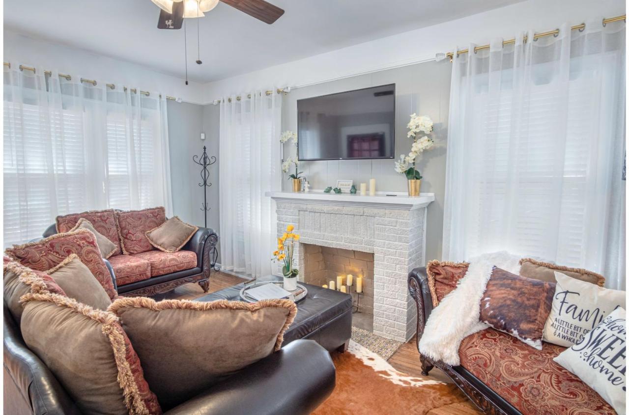 Stunning 3 Bedroom Home Near Dt Alamodome - Riverwalk サンアントニオ エクステリア 写真
