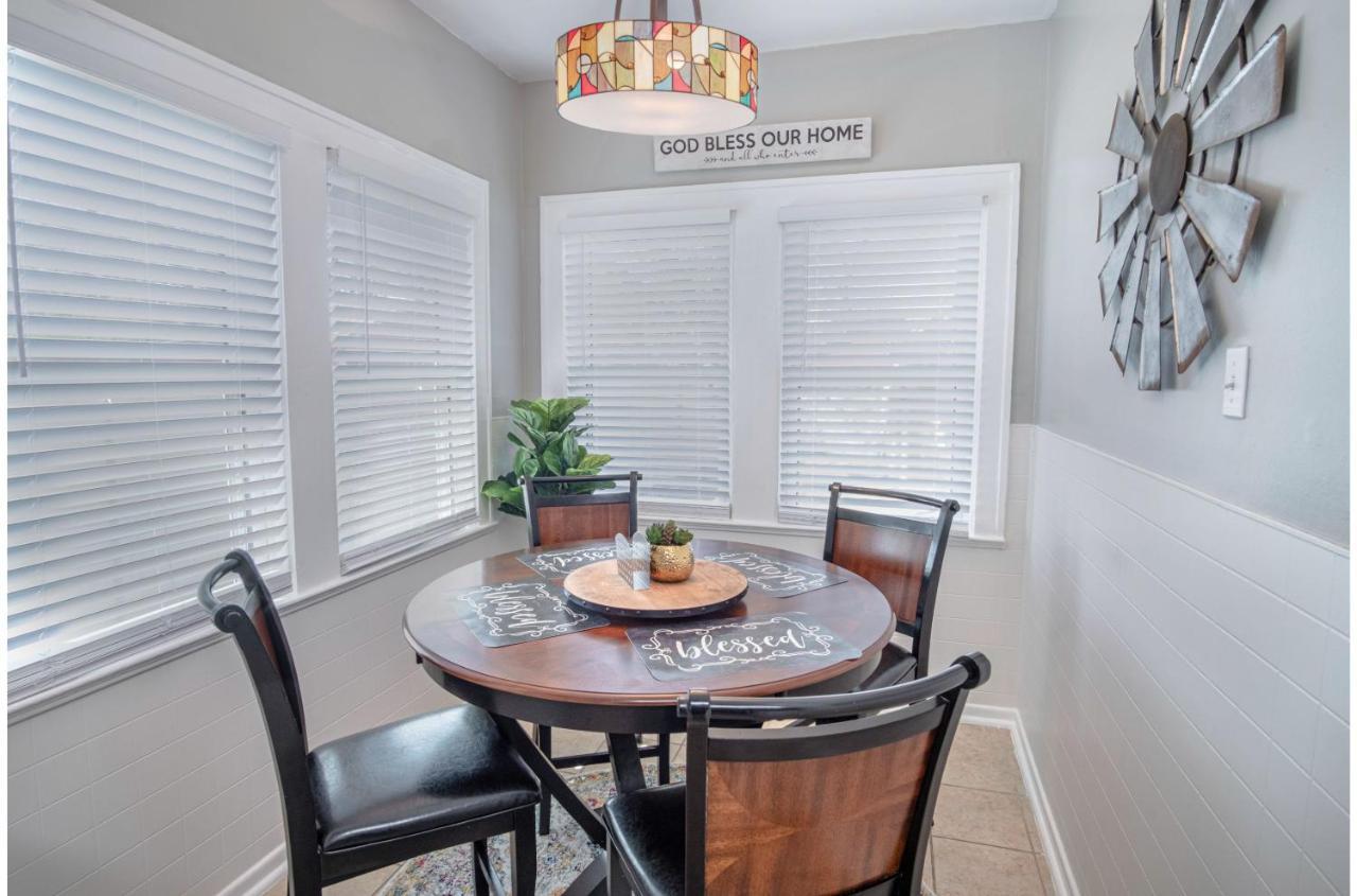 Stunning 3 Bedroom Home Near Dt Alamodome - Riverwalk サンアントニオ エクステリア 写真