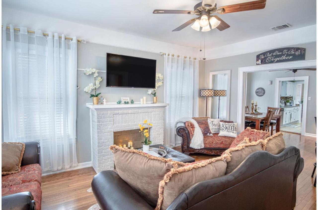 Stunning 3 Bedroom Home Near Dt Alamodome - Riverwalk サンアントニオ エクステリア 写真
