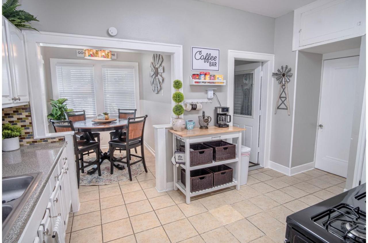 Stunning 3 Bedroom Home Near Dt Alamodome - Riverwalk サンアントニオ エクステリア 写真