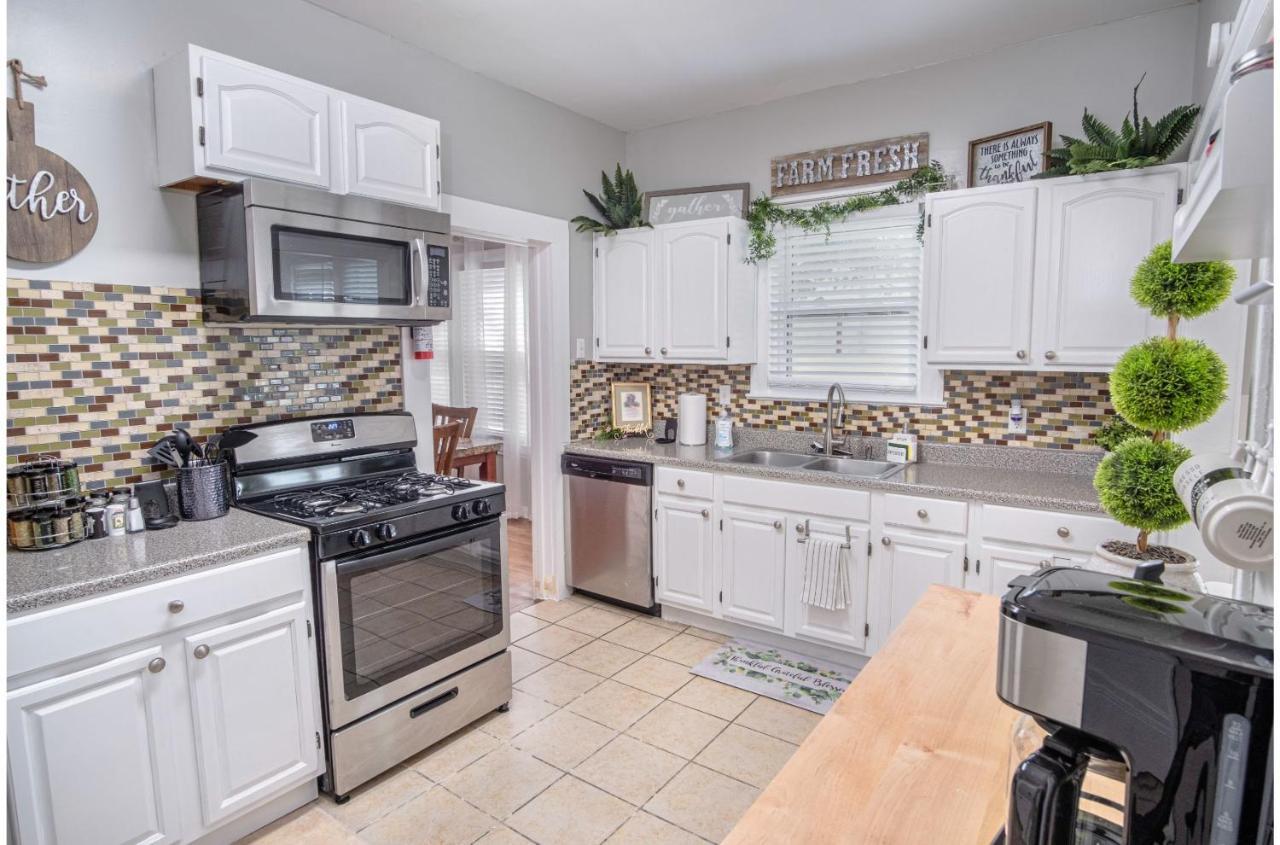Stunning 3 Bedroom Home Near Dt Alamodome - Riverwalk サンアントニオ エクステリア 写真