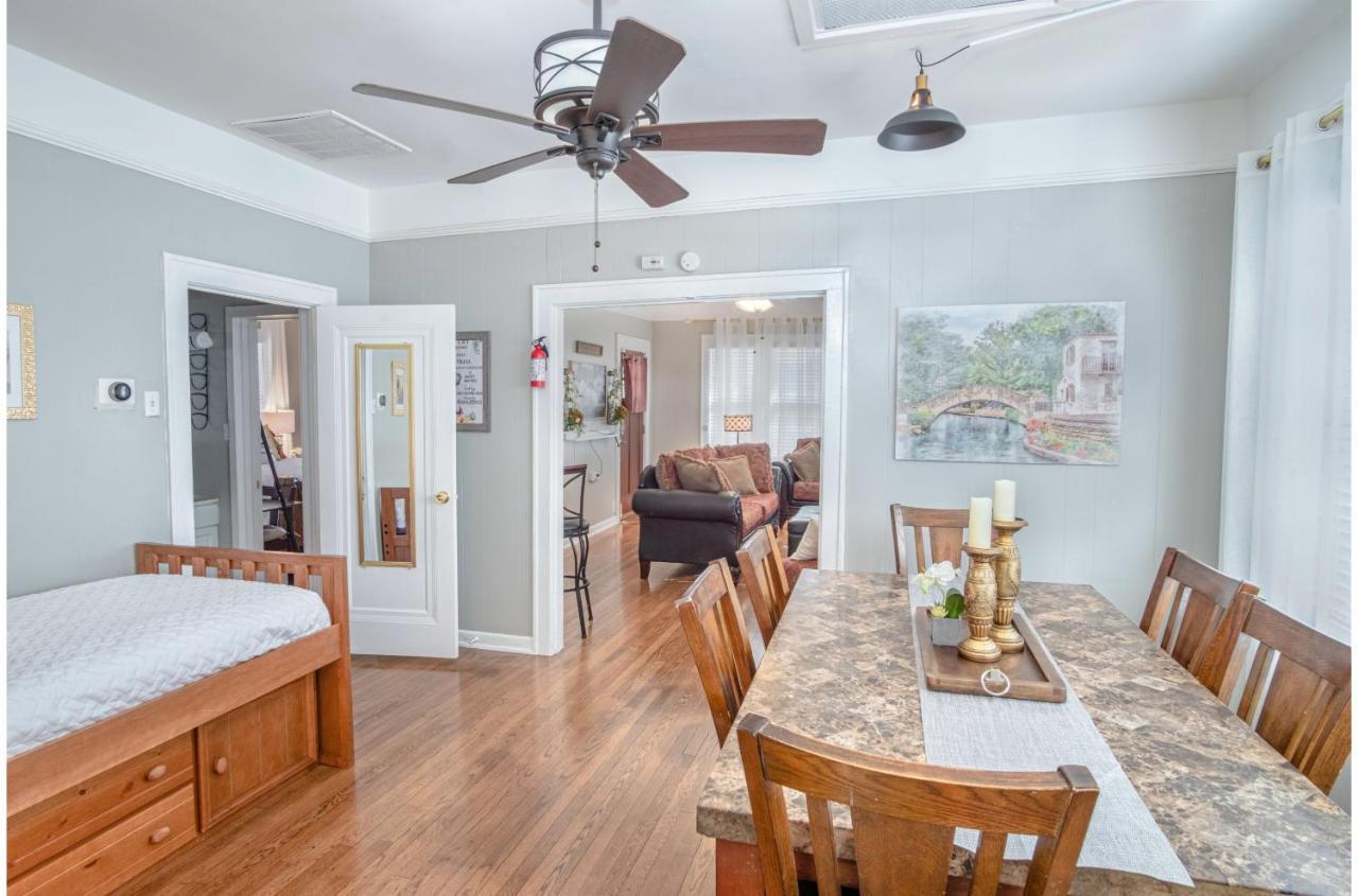 Stunning 3 Bedroom Home Near Dt Alamodome - Riverwalk サンアントニオ エクステリア 写真