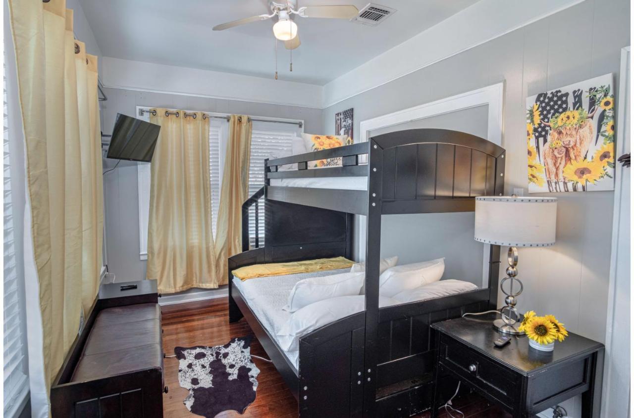 Stunning 3 Bedroom Home Near Dt Alamodome - Riverwalk サンアントニオ エクステリア 写真